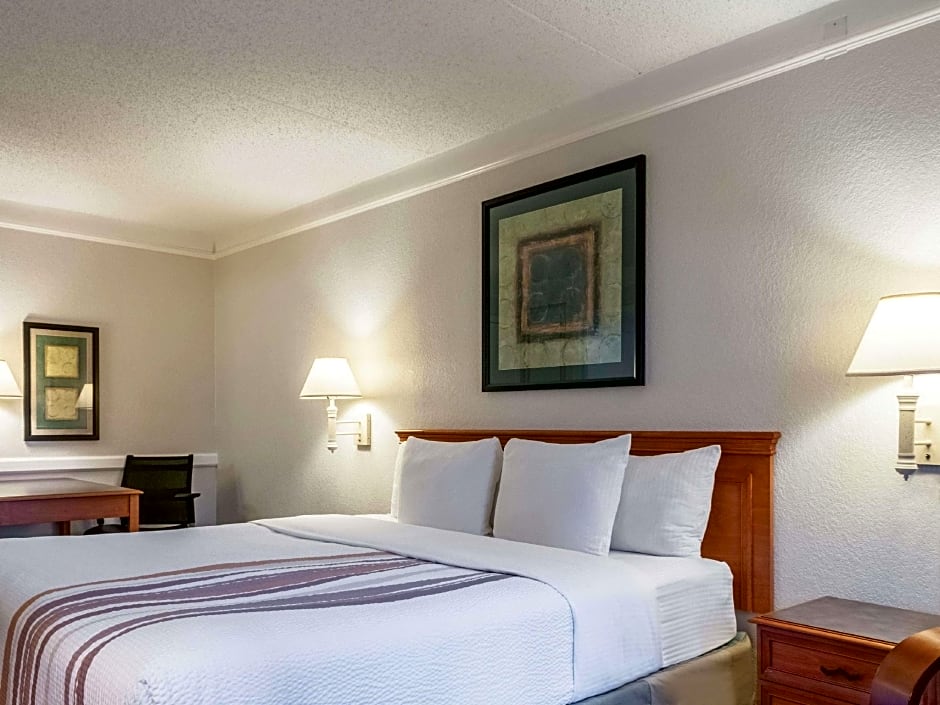 La Quinta Inn & Suites by Wyndham New Orleans West Bank