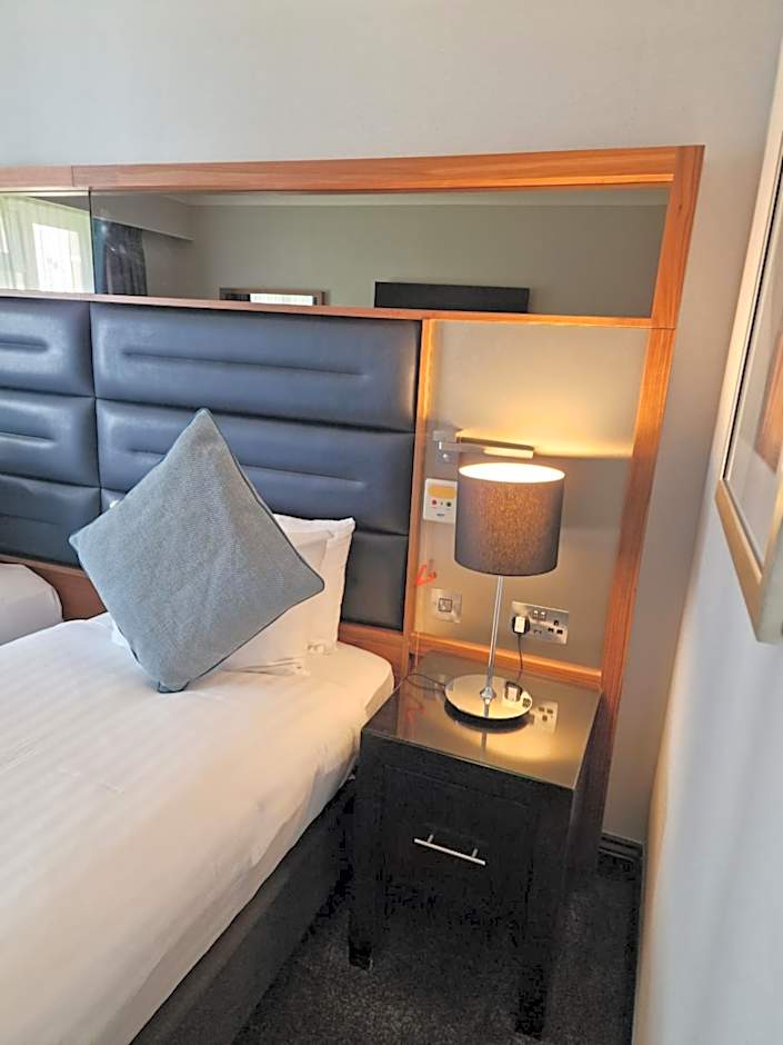 Elite Venue Selection Felbridge - Gatwick