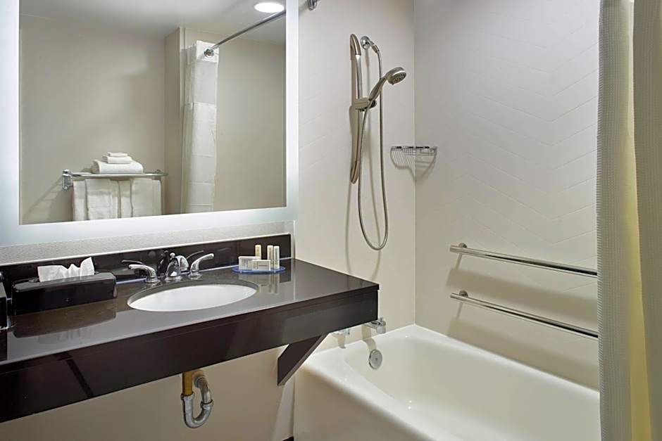 Fairfield by Marriott Inn & Suites Asheville Outlets