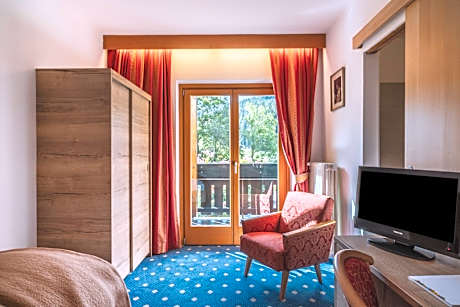 Single Room with Mountain View