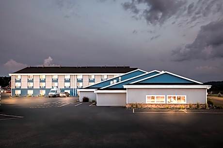 Super 8 by Wyndham Osseo WI