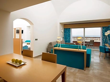 Deluxe Suite with Balcony - Sea Front