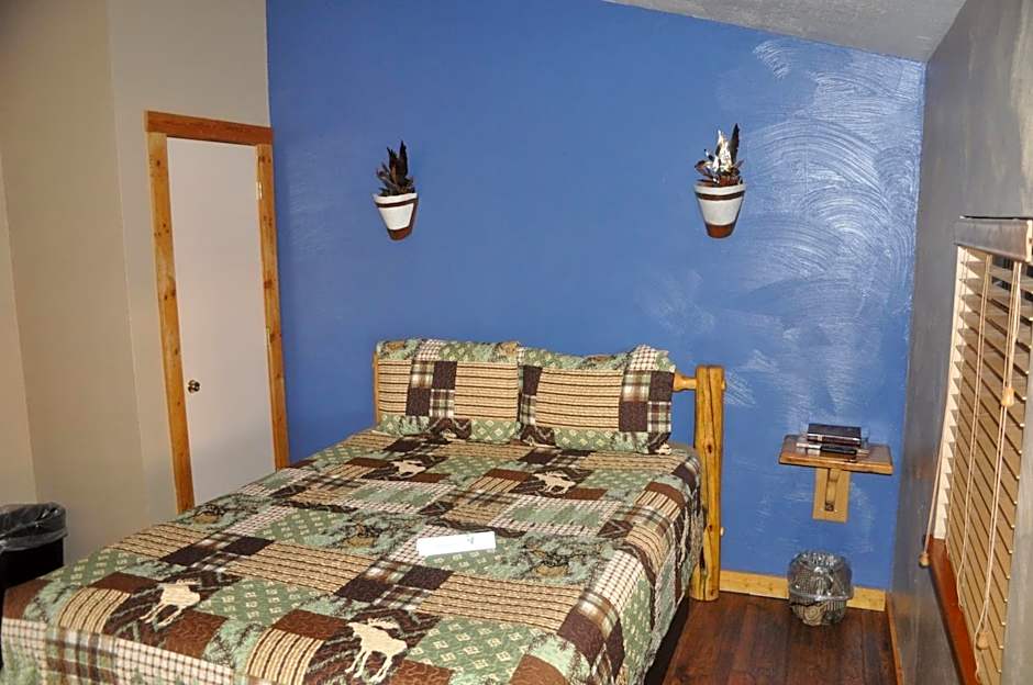 Nine Pines Motel