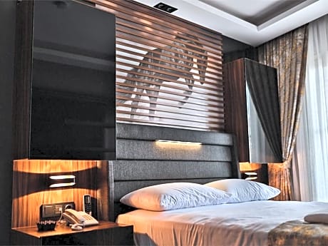Corner Suite with Jacuzzi