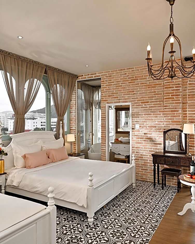 THE LUNA - Boutique Hotel