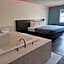 Chicago Club Inn & Suites
