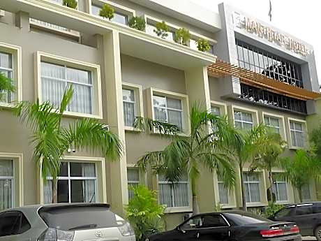 Man Thi Tar Hotel