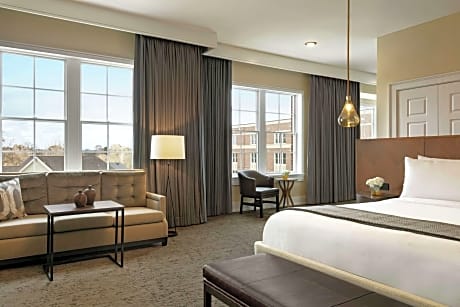 1 King Bed One Bedroom Courtyard Suite