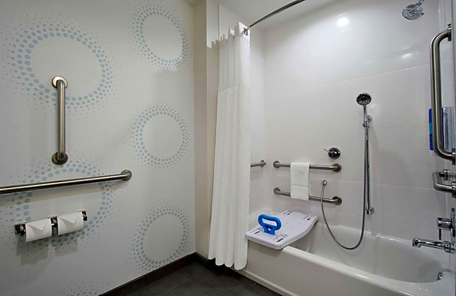 Tru by Hilton Grove City Columbus, OH