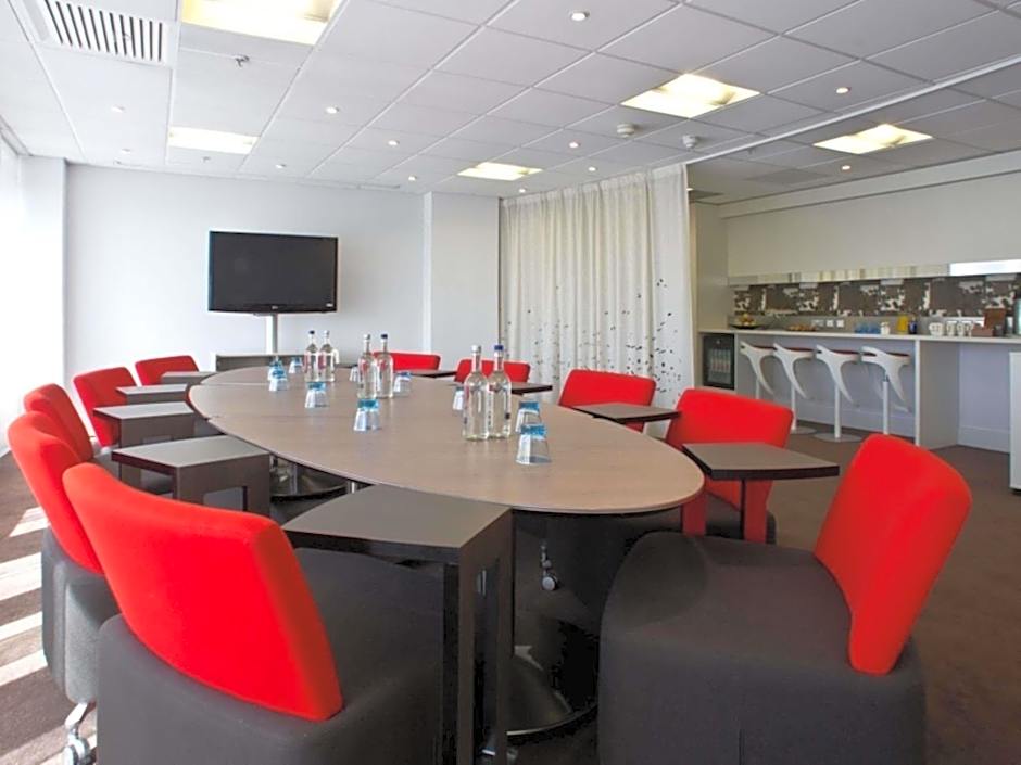 Novotel London West