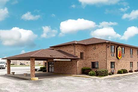 Super 8 by Wyndham Gilman