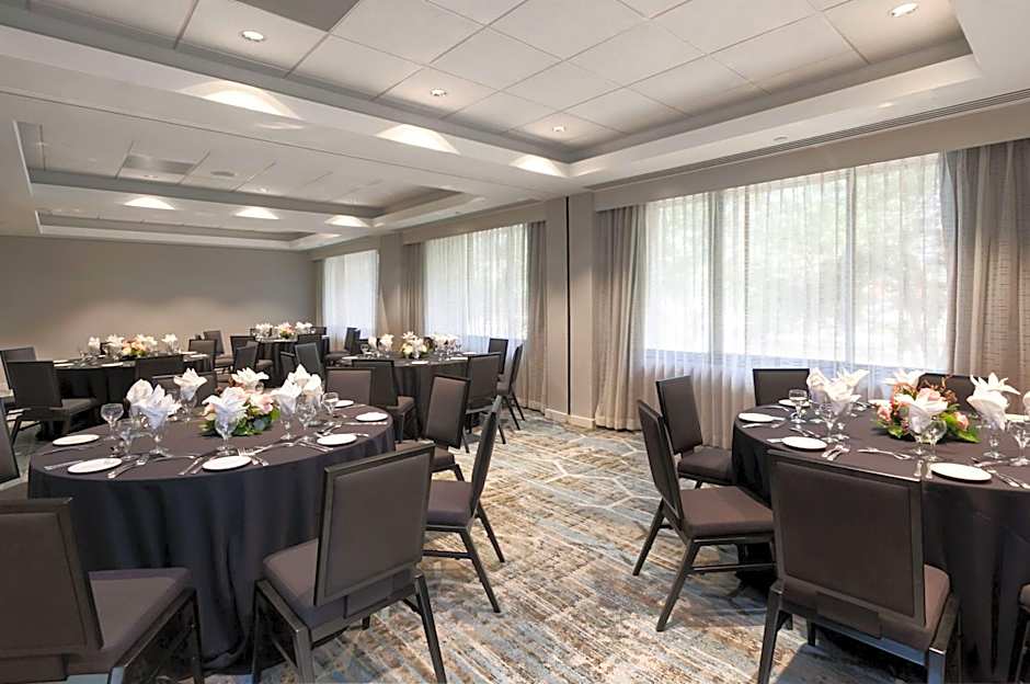 DoubleTree by Hilton Hotel & Suites Houston by the Galleria