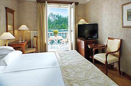 Special Offer - Double Room with Lake View and Hotel Anniversary Package
