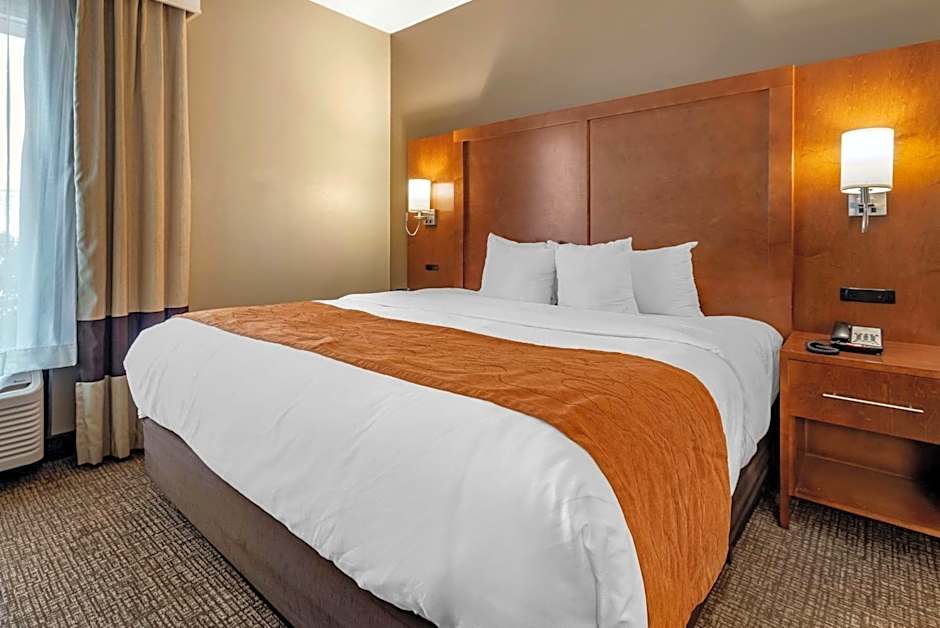 Comfort Suites Bethlehem Near Lehigh University and LVI Airport