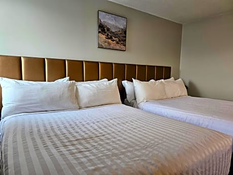 Deluxe Queen Room with Two Queen Beds