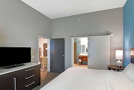 King Suite - Mobility Access/Non-Smoking