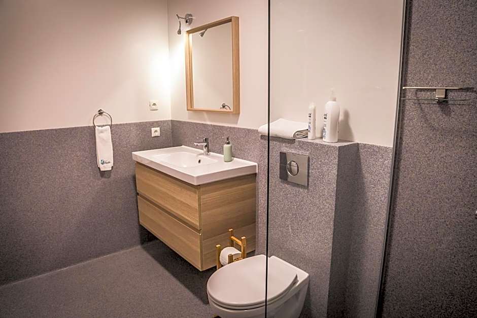 Bakki Apartments & Hostel