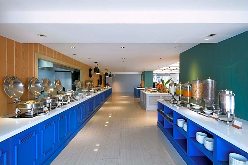 The Quarter Hualamphong by UHG