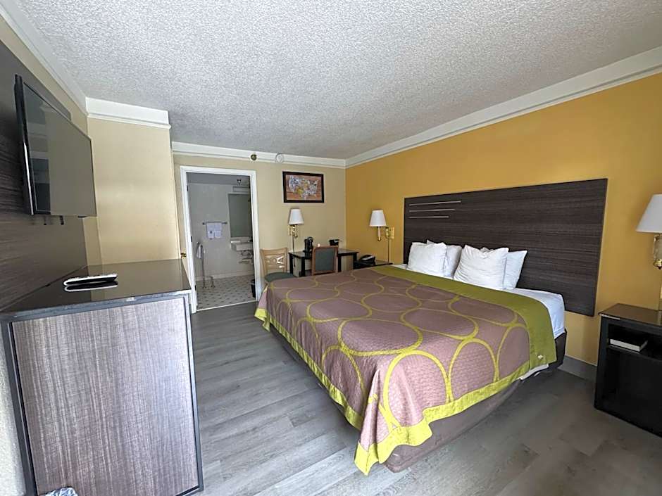 Super 8 by Wyndham Savannah