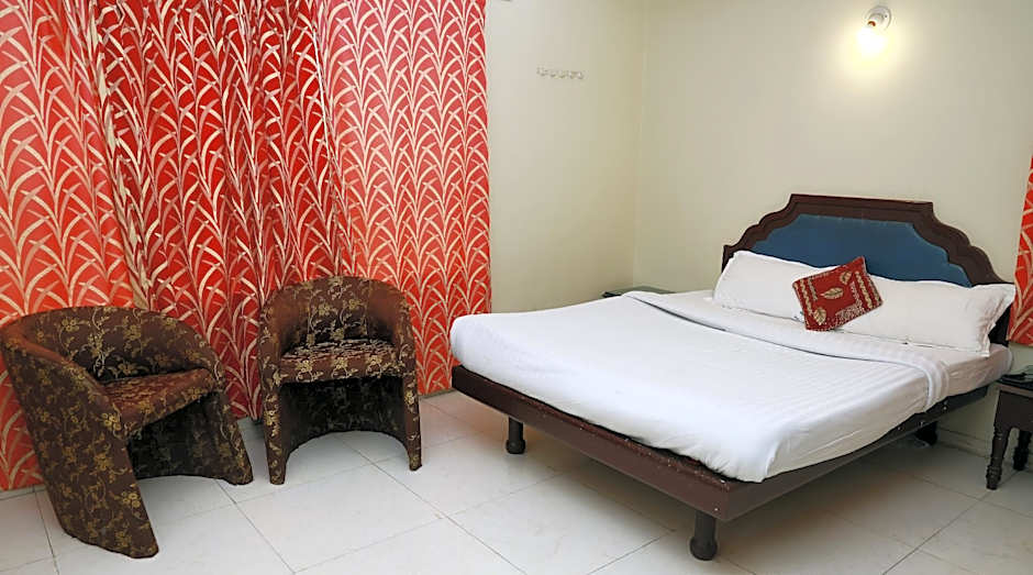 Photo 1 of 11 of HOTEL NILGIRIS INN