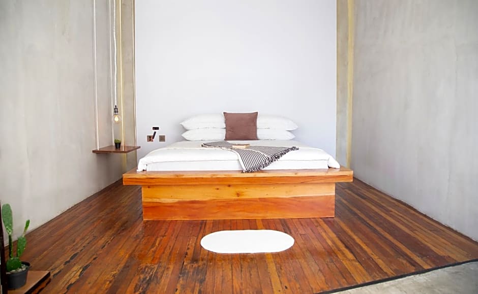 Flores Passport House