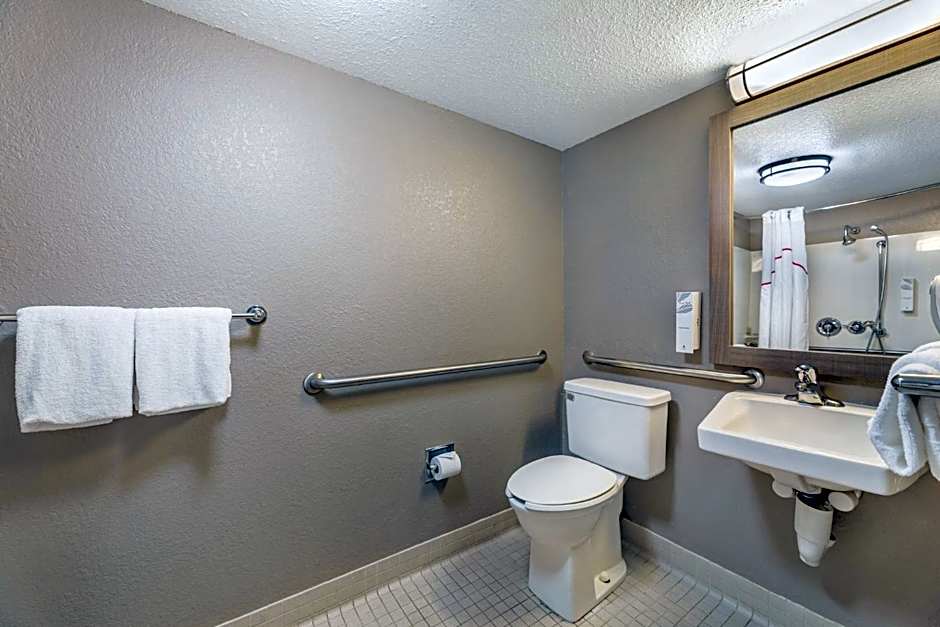 Red Roof Inn Erie - I-90