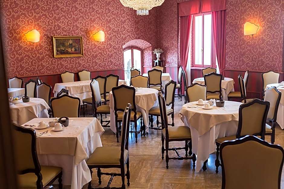 Hotel Titano