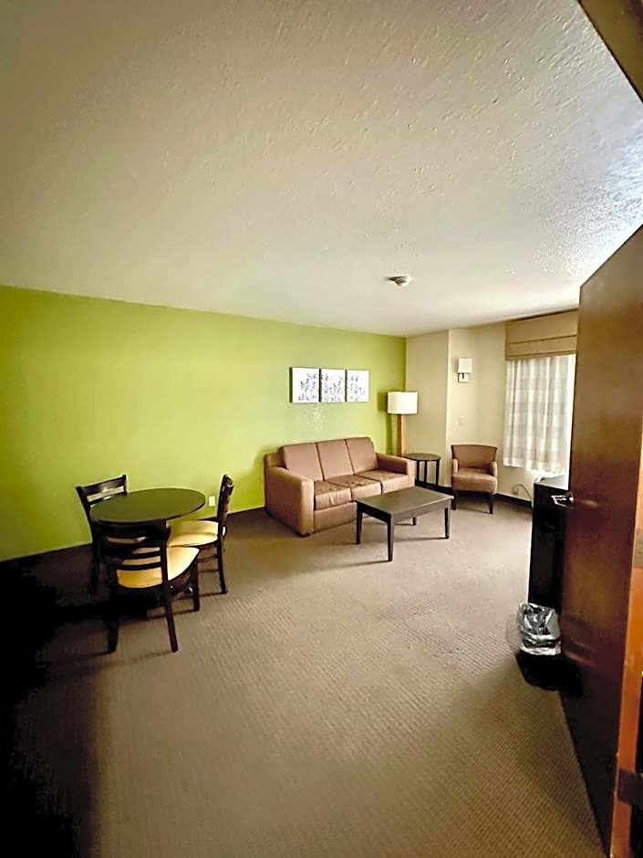 Sleep Inn And Suites Central / I-44