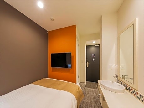 Double Room Economy
