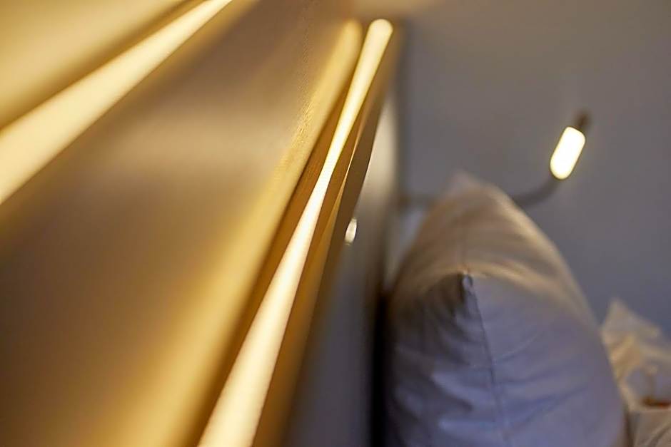 Moselhotel Weinhaus Simon `Sauna`Restaurant`ELadesäule