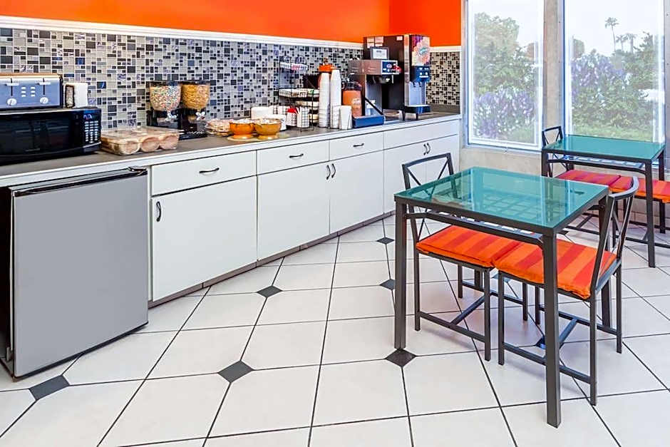 Casa Blanca Hotel & Suites Orange