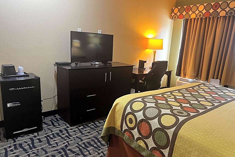 Super 8 by Wyndham Pasadena