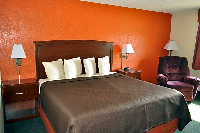 AmericInn by Wyndham Plymouth