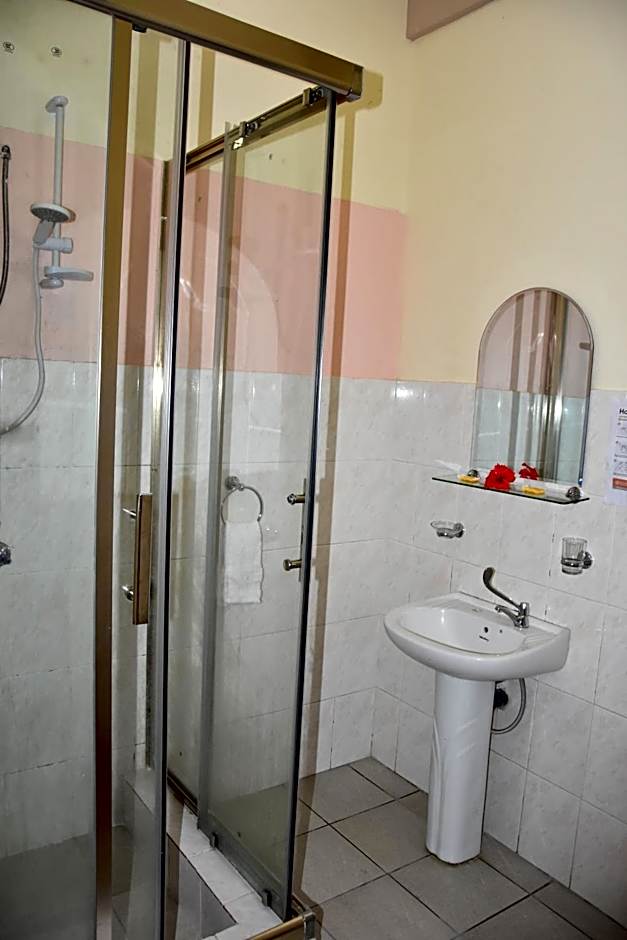 Reef Holiday Apartments