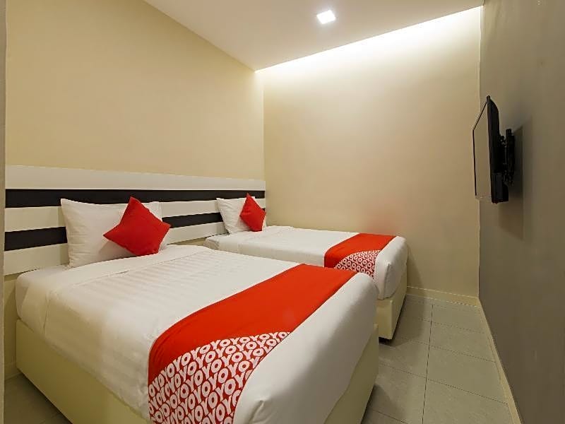 SUPER OYO 1145 Lea Guest House & Cafe