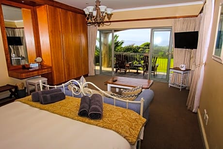 Ground Floor, sea facing - King size bed