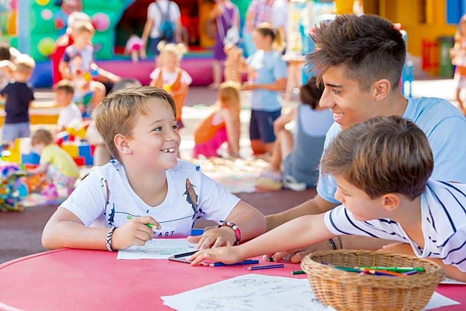 Royal Son Bou Family Club