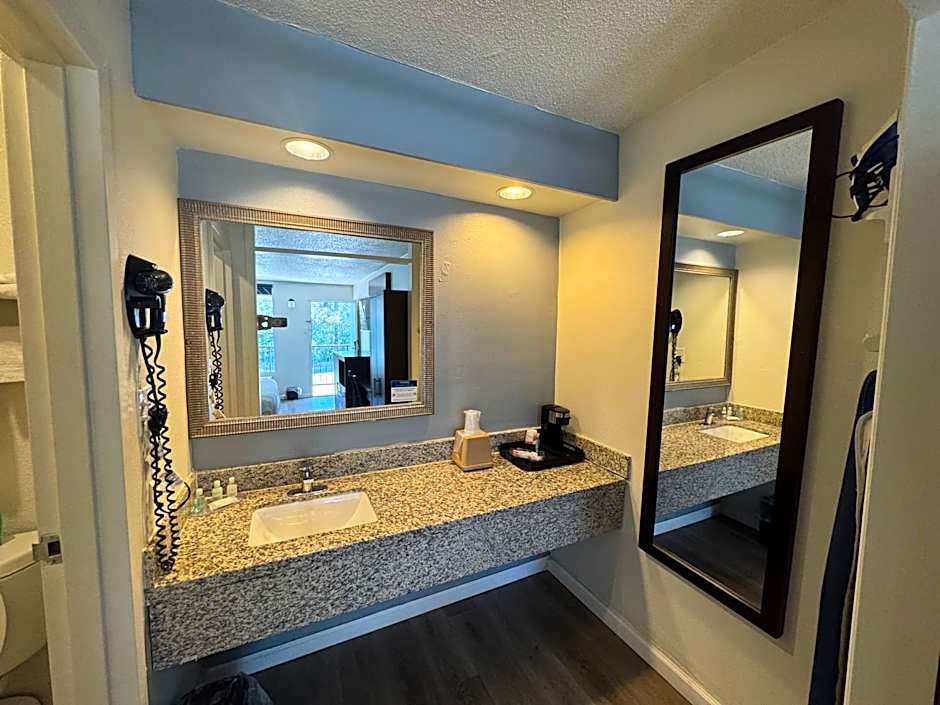 Clarion Inn & Suites Dothan South