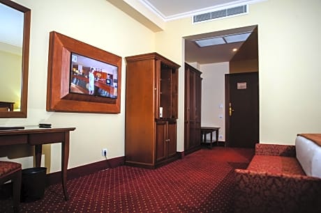 Superior Garden View King / Twin