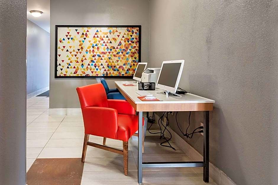 Country Inn & Suites by Radisson, South Haven, MI