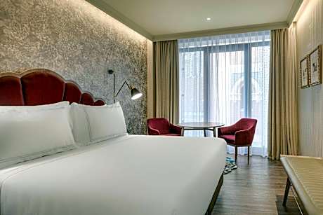 Deluxe, Guest room, 1 King, City view