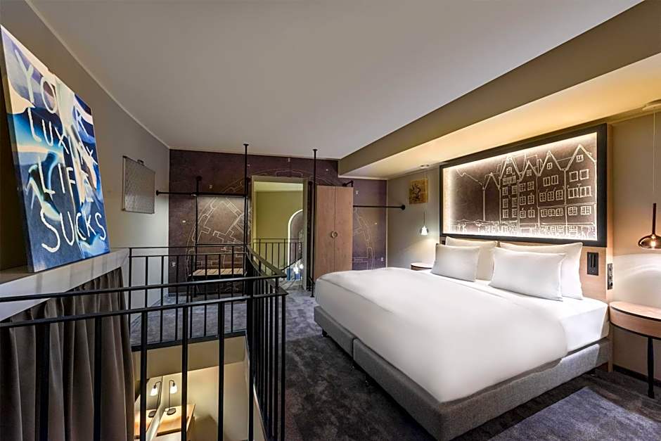 Wasserturm Hotel Cologne, Curio Collection by Hilton