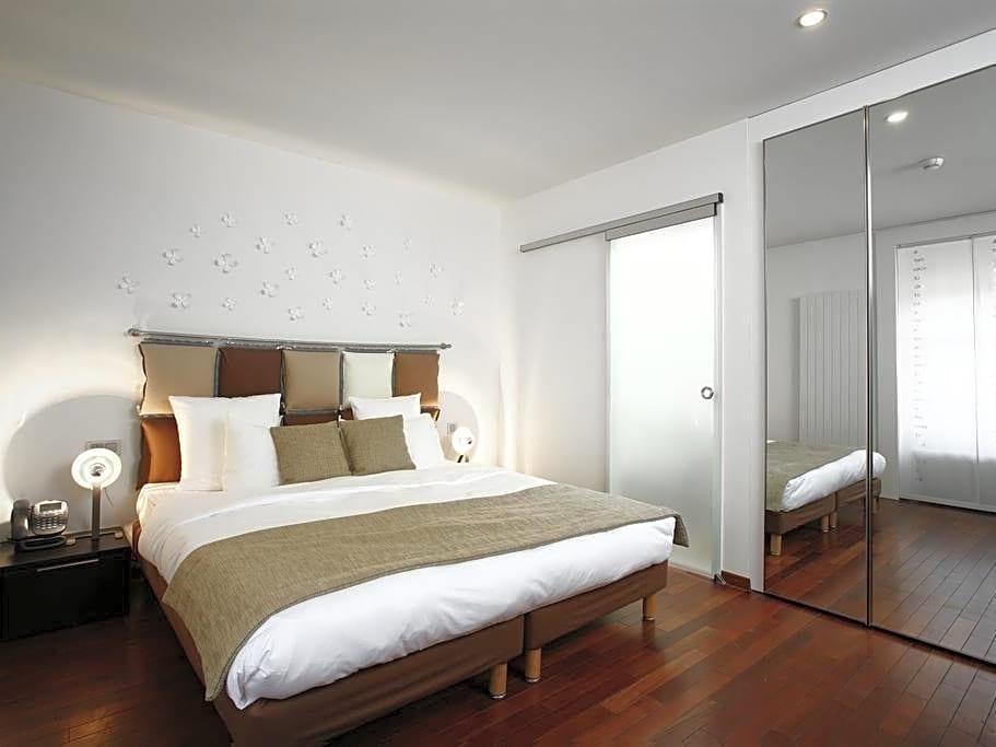 La Cour Des Augustins Boutique Gallery Design Hotel