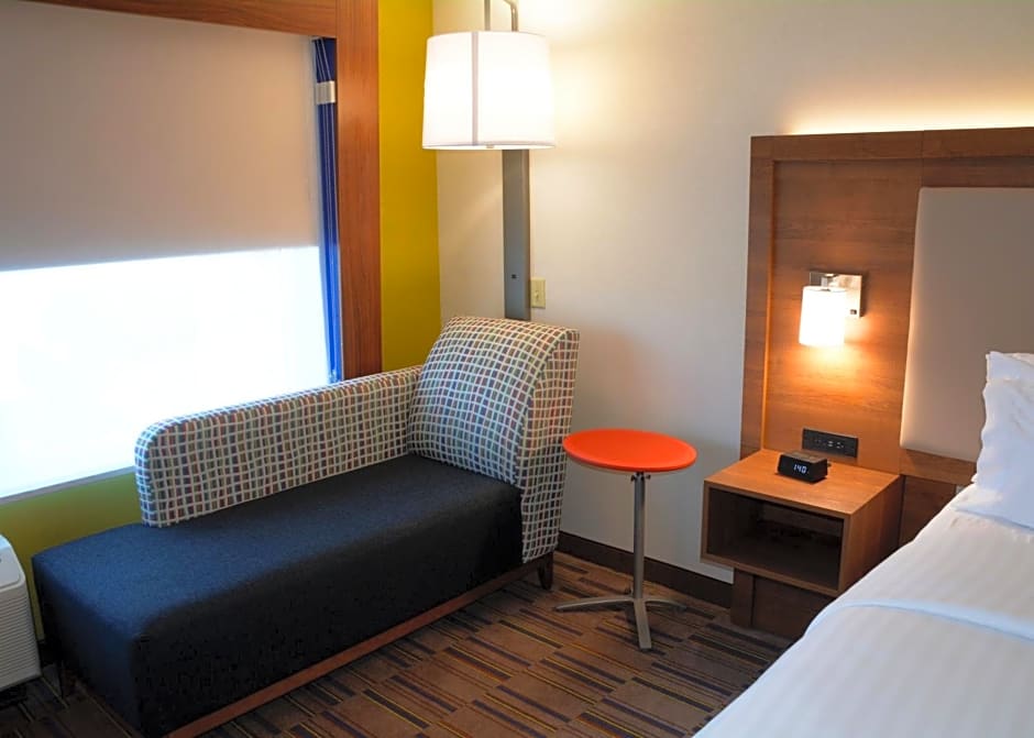 Holiday Inn Express & Suites Pittsburgh - Monroeville By IHG