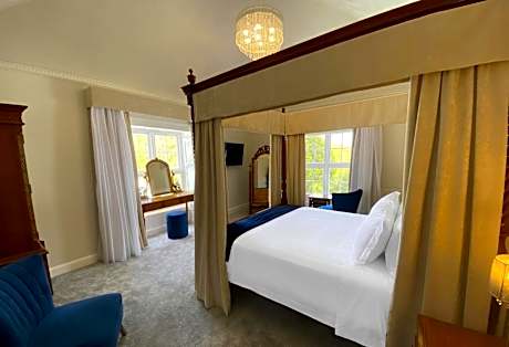 Four Poster Room with King Bed