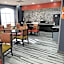 La Quinta Inn & Suites by Wyndham Oklahoma City North - Quail Springs