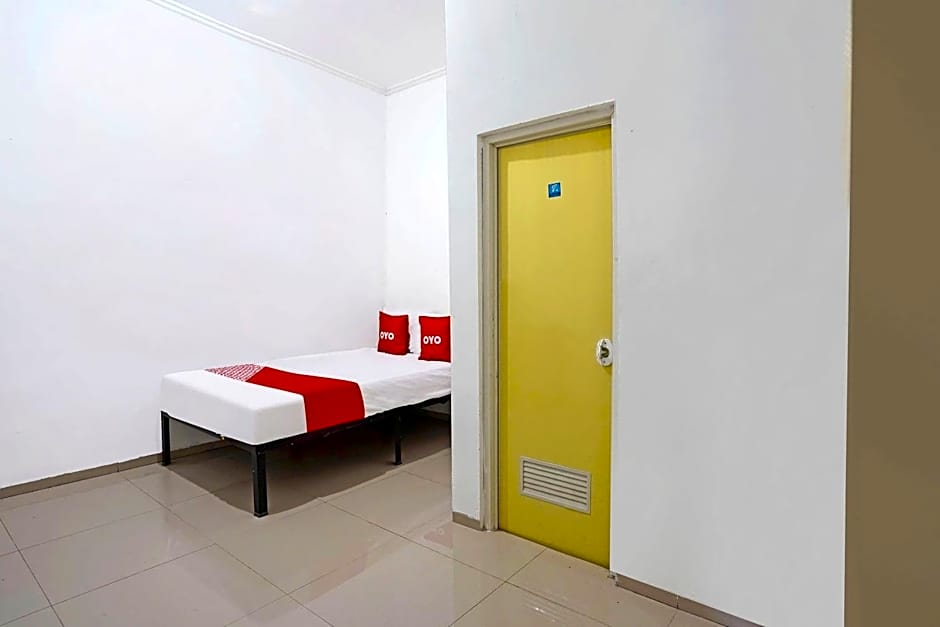 OYO Life 91670 Mannsur Homestay Syariah