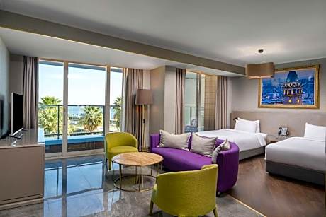 Junior Suite with Balcony and Sea View