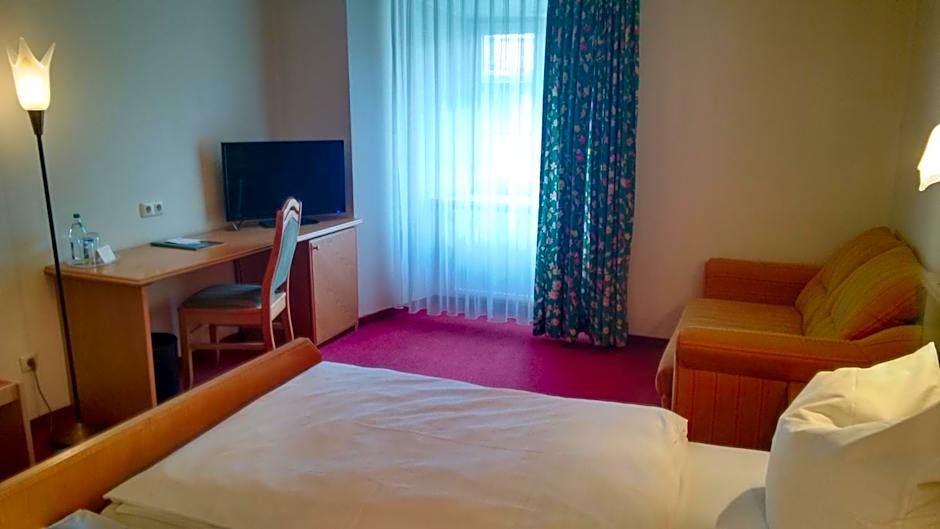 Altstadt- und Businesshotel Pfaubräu - Brauereigasthof - Frühstücksbuffet - kostenfreie Radgarage - Hunde willkommen