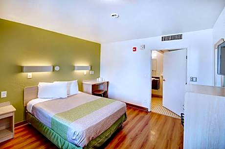 Queen Room - Disability Access - Roll in Shower